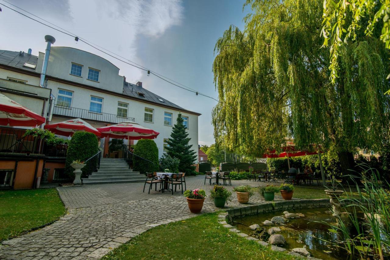 Hotel Bialy Domek Wałcz Екстериор снимка