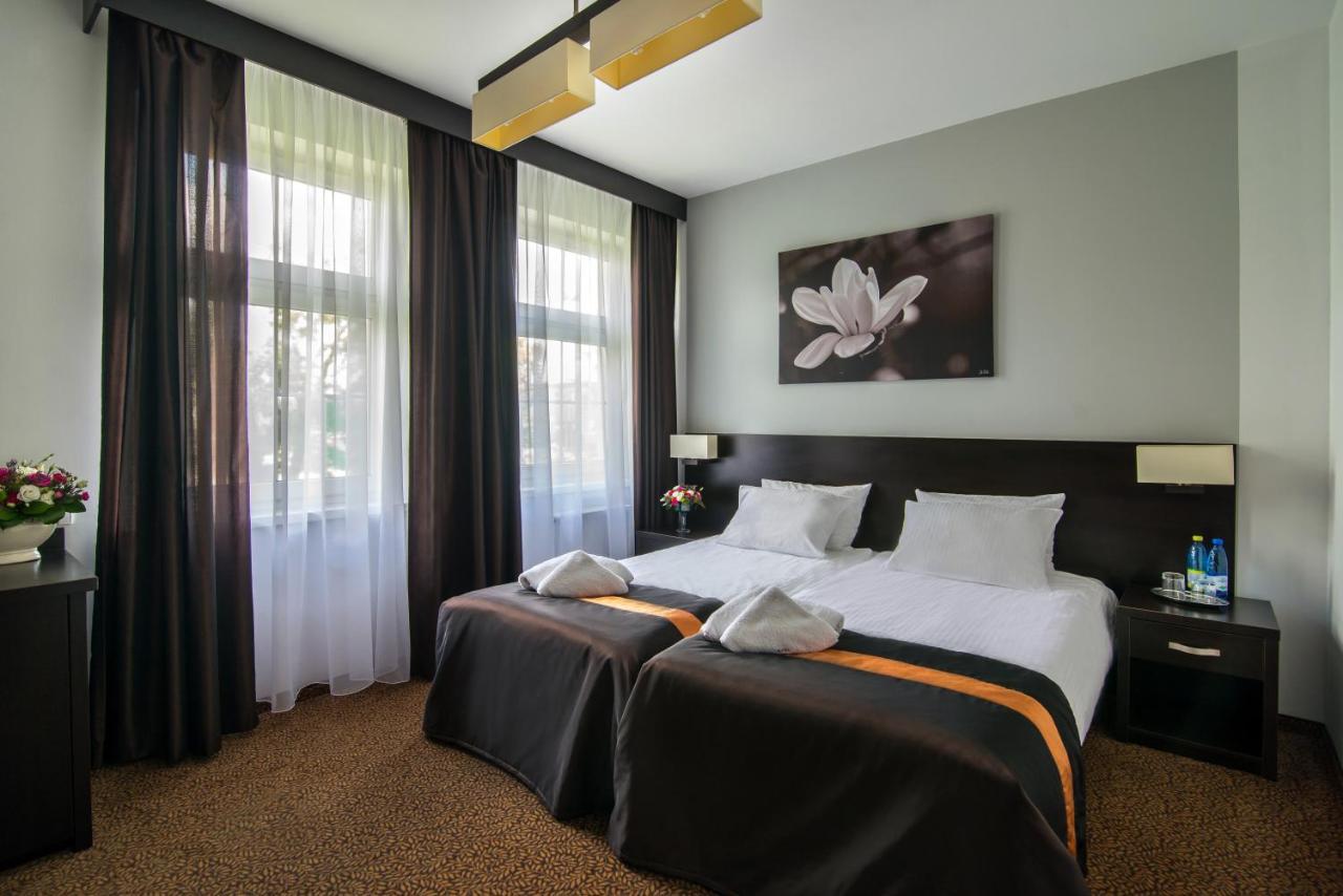 Hotel Bialy Domek Wałcz Екстериор снимка